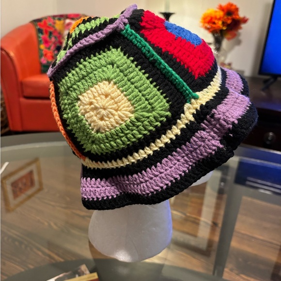 Handmade crochet hat - Picture 3 of 3